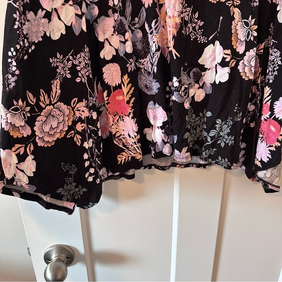 Cynthia Rowley Black and Pink Floral Short Sleeve Top - Picture 4 of 6